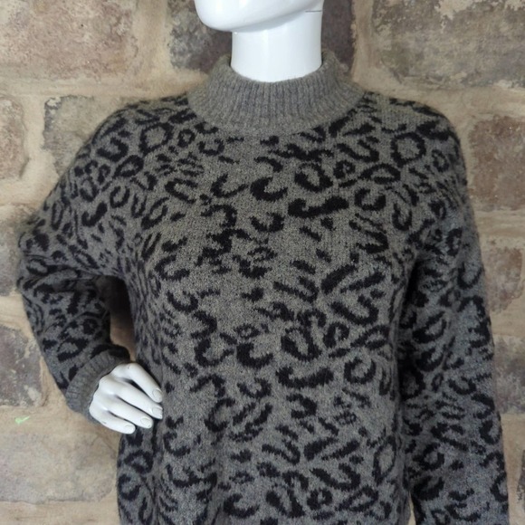 John + Jenn  Women's Cozy Pullover Mock Neck Leopard Knit Sweater Top Size XS - Picture 3 of 12